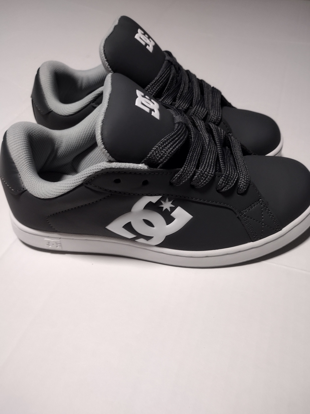 DC Shoes Court Graffik Skateboard Size 10
